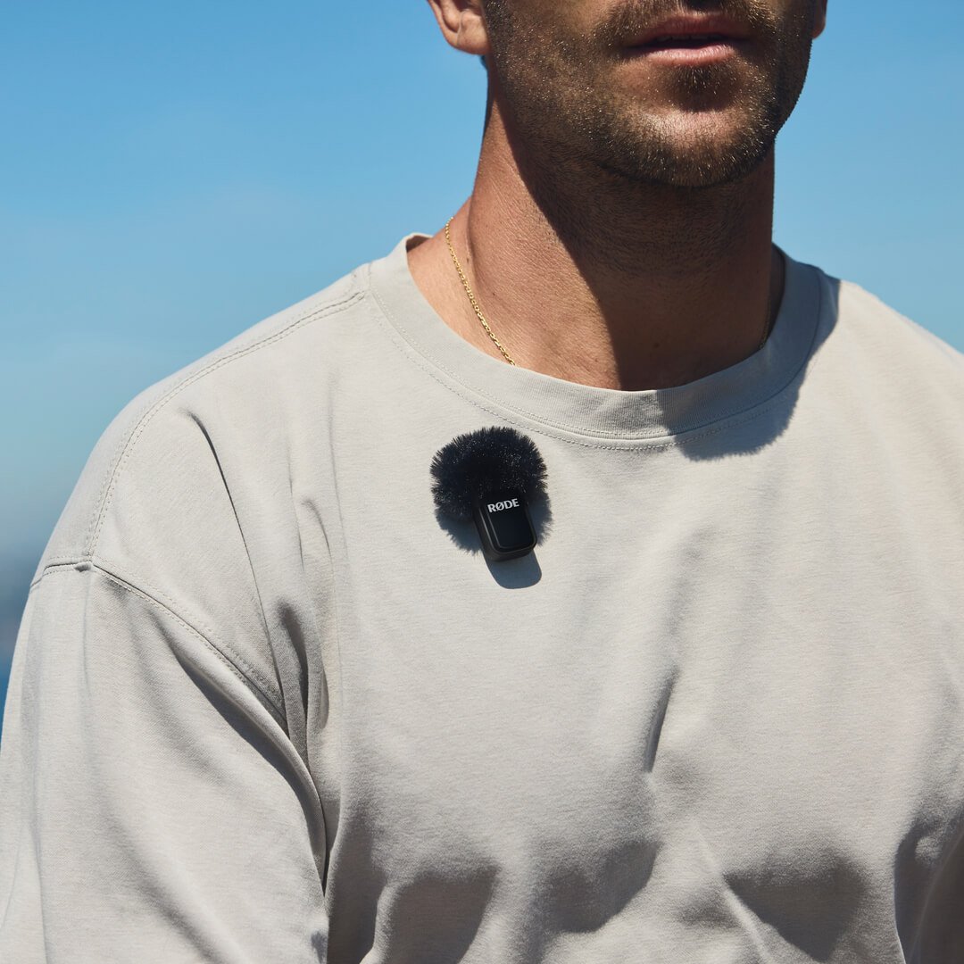 WIRELESS MICRO CAMERA KIT — ميكروفونان لاسلكيان مدمجان وعلبة شحن محمولة - صورة 5