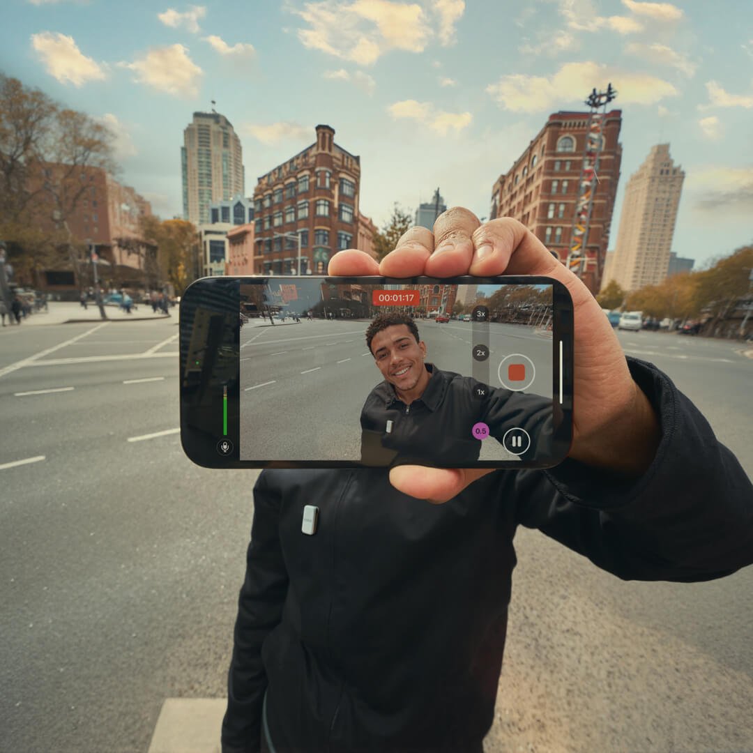 WIRELESS MICRO CAMERA KIT — ميكروفونان لاسلكيان مدمجان وعلبة شحن محمولة - صورة 8